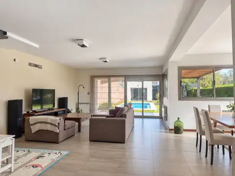 Casa en Venta en Funes, USD 290.000