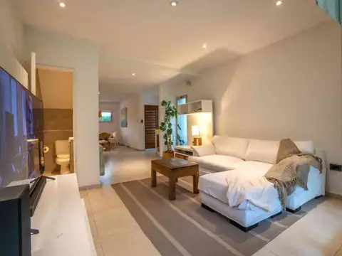 Duplex venta, City Bell. 2 dormitorios y parque