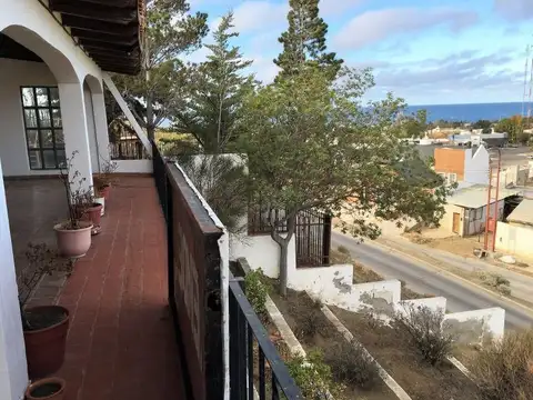 Casa 6 ambientes con 2 baños