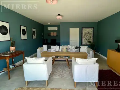 Casa 8 ambientes con 4 baños