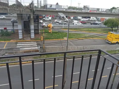 DEPTO DE  1 AMBINTE CON BALCON AL FRENTE