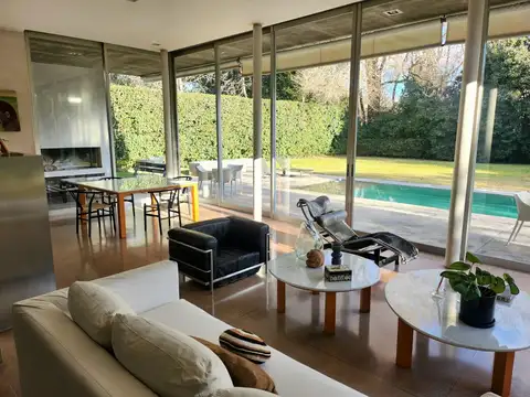 Casa 6 ambientes con 2 baños