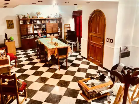 Casa en Venta con 2 cocheras