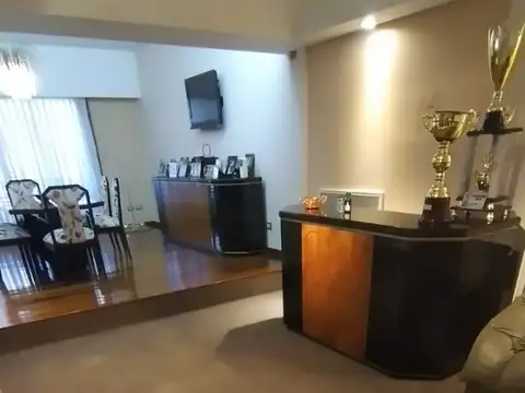 Casa 5 ambientes con 3 baños