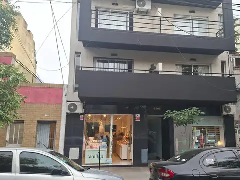 1 AMPLIO AMBIENTE  PLANTA BAJA CON PATIO
