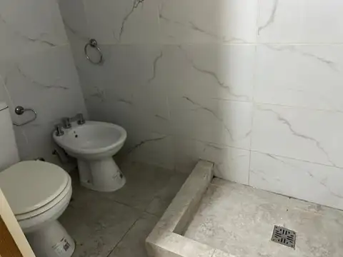 1 AMPLIO AMBIENTE  PLANTA BAJA CON PATIO