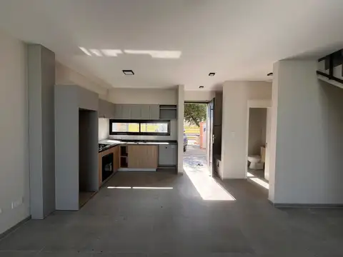 Casa 3 ambientes con 2 baños