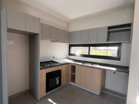 Casa en Alquiler con 2 cocheras