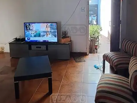 Casa 6 ambientes con 1 baño