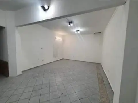 Local en Alquiler Via Púb.