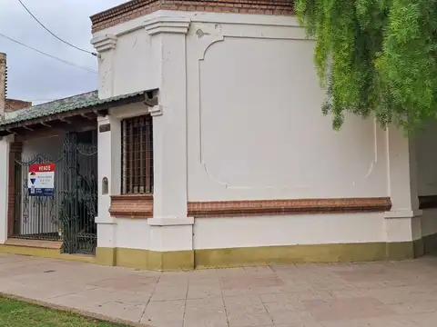 CASA 2 DORMITORIOS -  CALLE GARAY -  LA BANDA
