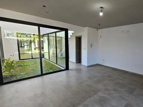 Depto Tipo Casa en Venta en Ituzaingo Norte, USD 270.000