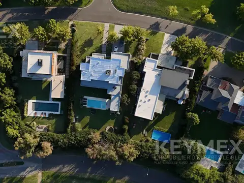 Casa 9 ambientes con 6 baños