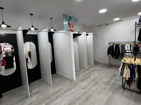 Departamento y locales en venta en José León Suarez