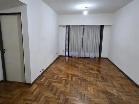Departamento 2 Amb. frente con balcón, piscina y solarium.-