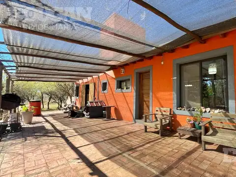 Casa en Venta con 3 cocheras