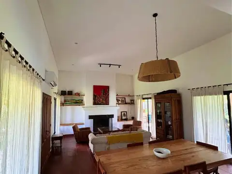 Casa 4 ambientes con 3 baños