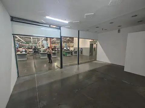 Local en Alquiler en Moreno, $ 330.000