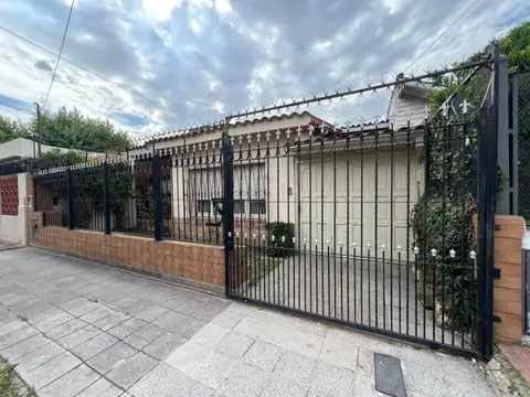 Casa 4 Amb c/ Patio, Parrilla y Garage Pasante - Ing. Mitre 700, Temperley