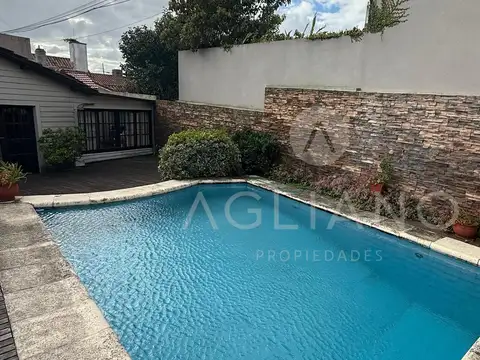 Venta casa con lote 870 m2 Playa Grande