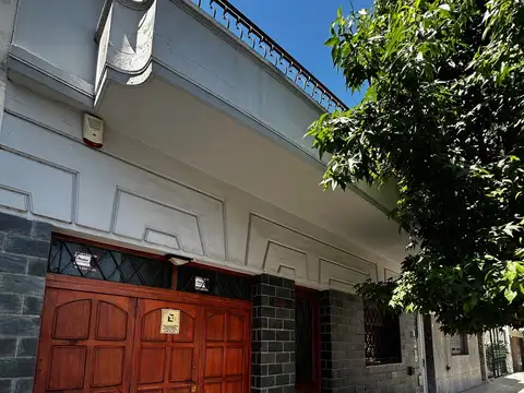 Casa en venta en Villa del Parque - lote propio
