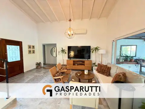 Casa en Venta con 5 cocheras