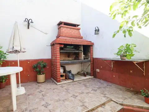 Venta casa 3 amb, terraza, patio, coch. Avellaneda