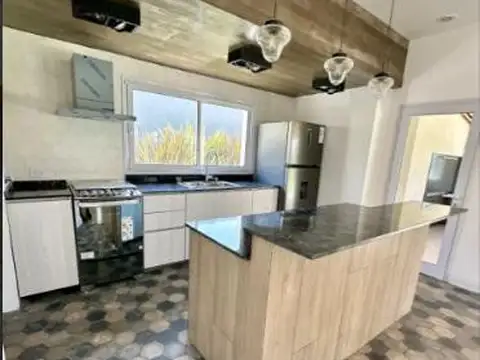 Casa 4 ambientes con 3 baños