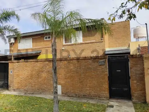 Venta de Hermosa casa 3 dormitorios,  en Barrio Hostal del Sol