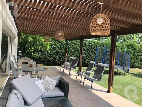 Casa en Venta y Alquiler en El Centauro Barrio Privado