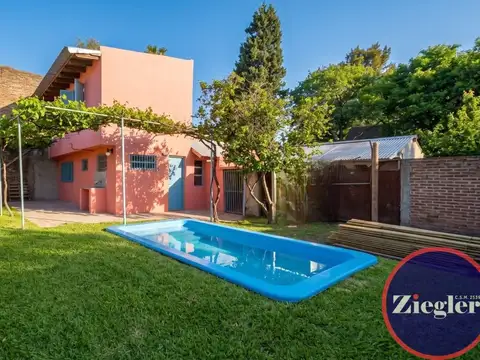 Casa en Alquiler con 1 cochera