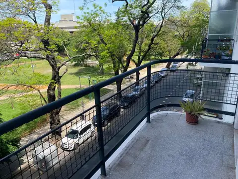 VENTA DEPARTAMENTO FRENTE A LA PLAZA CON COCHERA