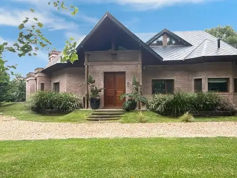 CASA EN VENTA :: PINGUINOS :: 6 AMBIENTES