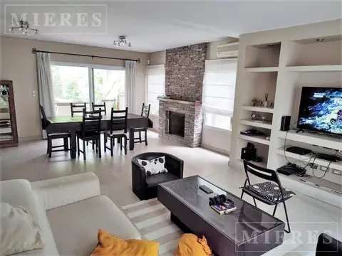 Casa 6 ambientes con 2 baños