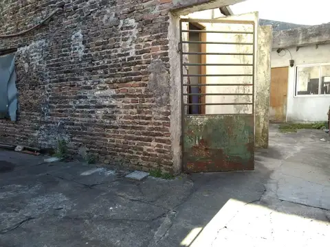 Venta  Casa o Terreno 305m2 en Olivos