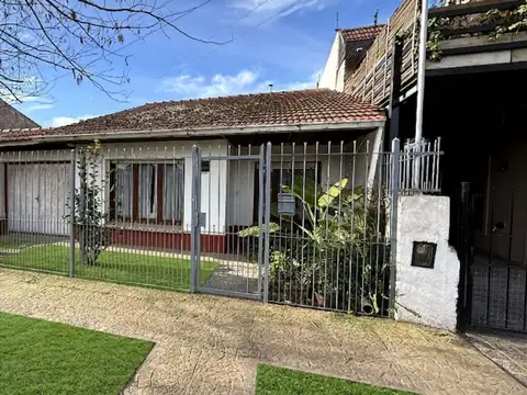 Casa de 4 amb en venta barrio El Progreso c jardín