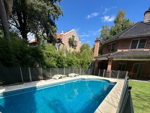 Casa 5 ambientes con 4 baños