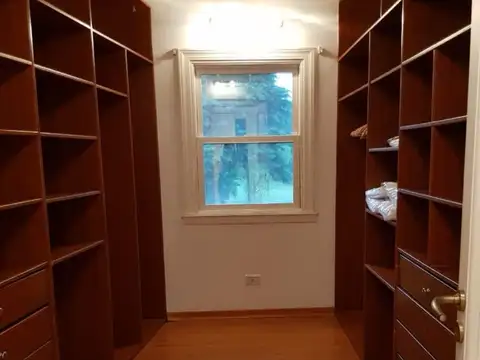 Casa 5 ambientes con 4 baños