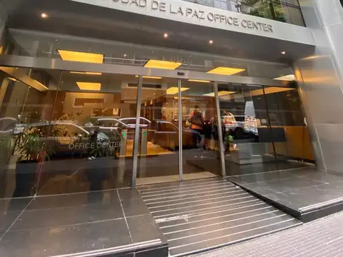 Oficina en Belgrano C proximo a varios medios de transporte