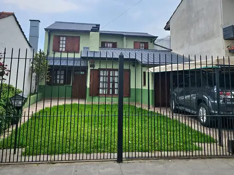 CHALET 4 AMB, GGE P/2 AUTOS Y GRAN PARQUE *RETASADO*