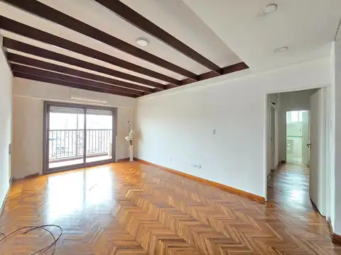 Departamento con balcón y cochera en Alquiler en Ramos Mejía