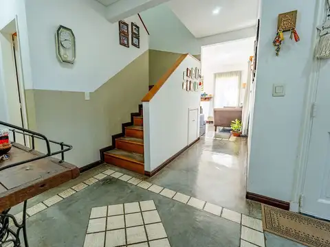 Casa en Venta con 5 cocheras