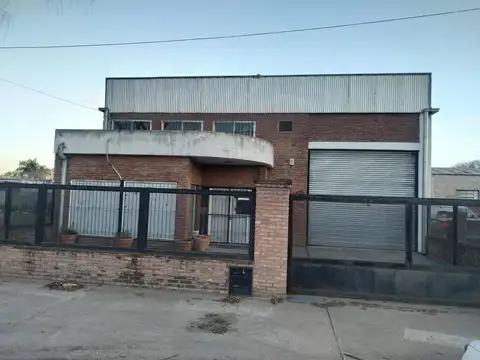 Galpon en Venta 82  mts Fondo