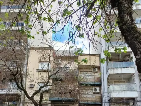 DEPARTAMENTO 1 DORMITORIO FRENTE CON BALCON ESCALERA