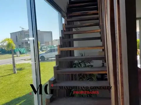 Casa 3 ambientes con 4 baños