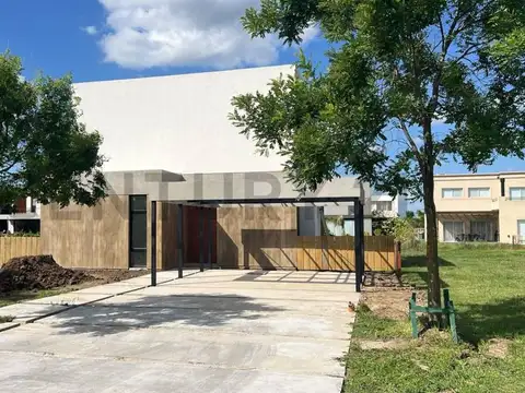 CASA A ESTRENAR EN ARAUCARIAS - PUERTOS DEL LAGO