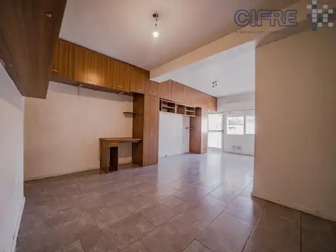 Monoambiente PH primer piso por escalera cocina separada