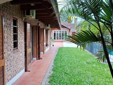 Casa en Venta con 3 cocheras