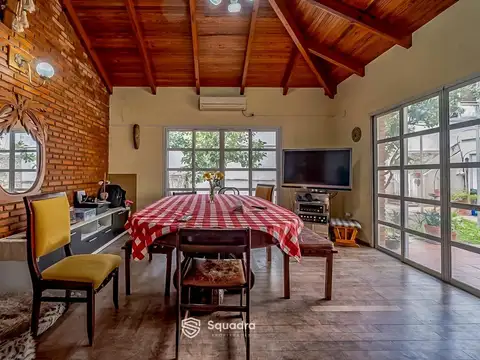 Casa 6 ambientes con 2 baños