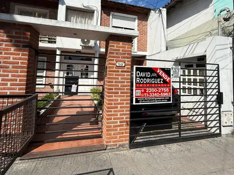 - DEPARTAMENTO DE 2 AMBIENTES CON COCHERA